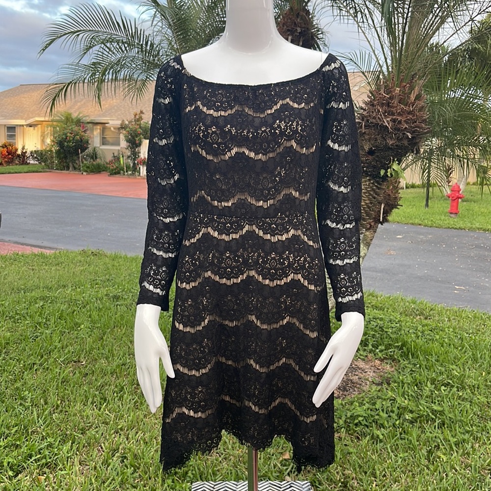 Lace scallop black dress